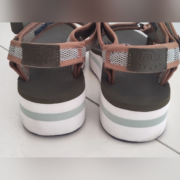 Teva Women's Olive Flatform Universal Mesh Print Strappy Sandals | Size 9 - Picture 5 of 7